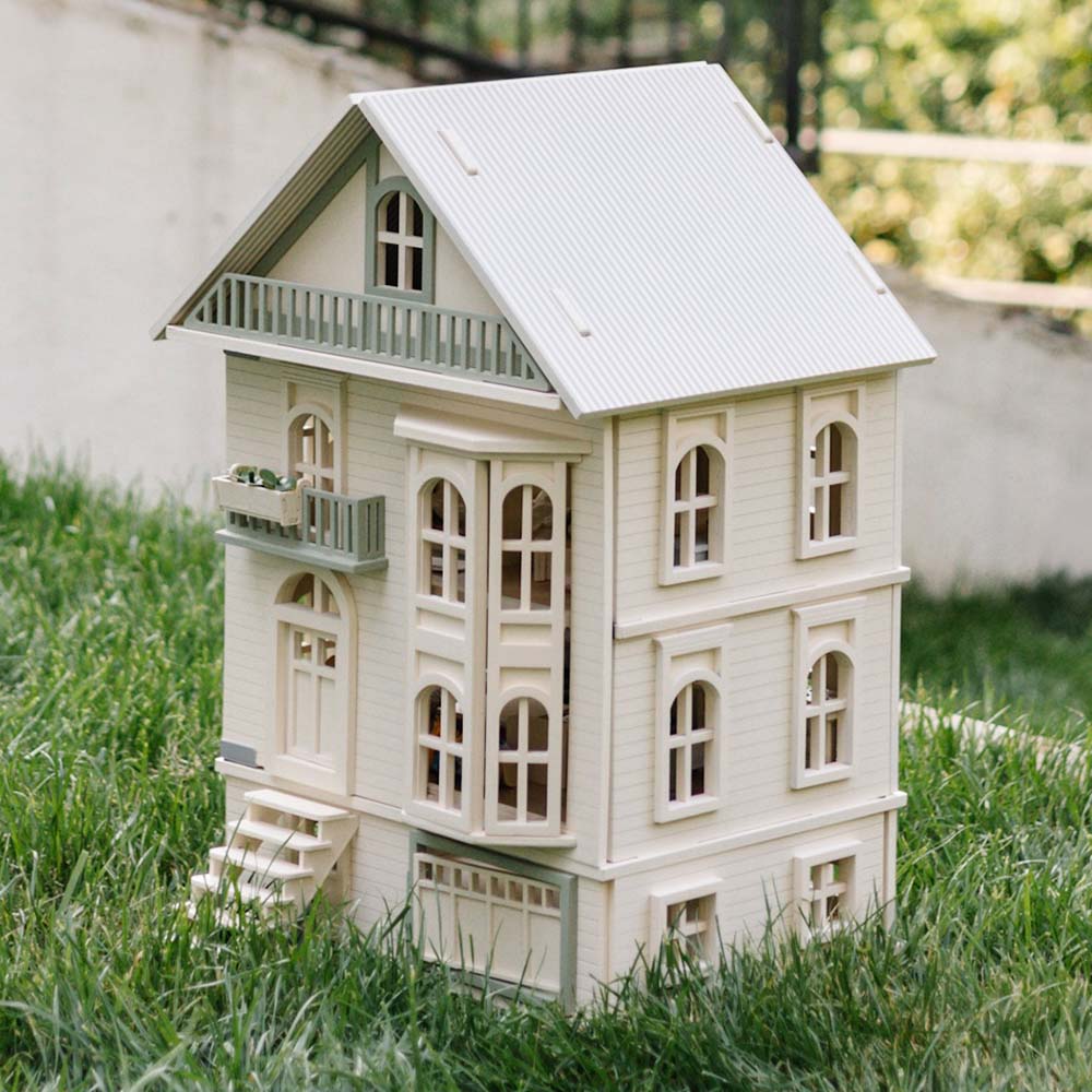 Little_Forest_Animals_House_Of_San_Francisco_Dollhouse_Outside_In_Grass_Side_Angle