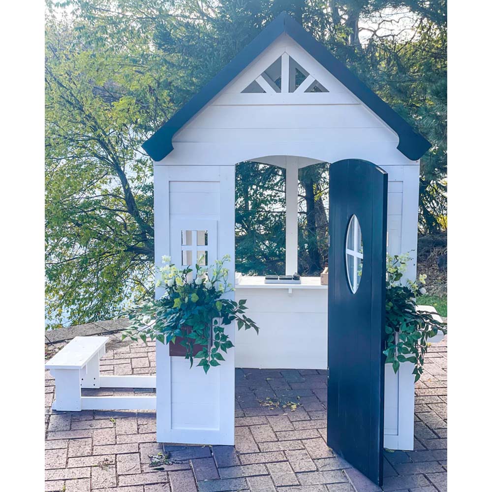 2MamaBees_Zahara_Playhouse_Front_Door_Open_In_Yard