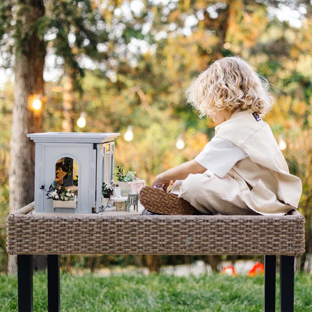 Little_Forest_Animals_Flower_Shop_Dollhouse_With_Child_Outside