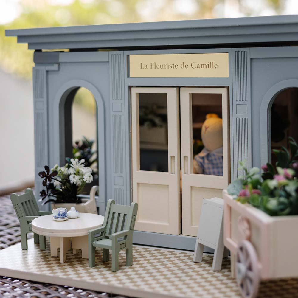 Little_Forest_Animals_Flower_Shop_Store_Front_Close_Up