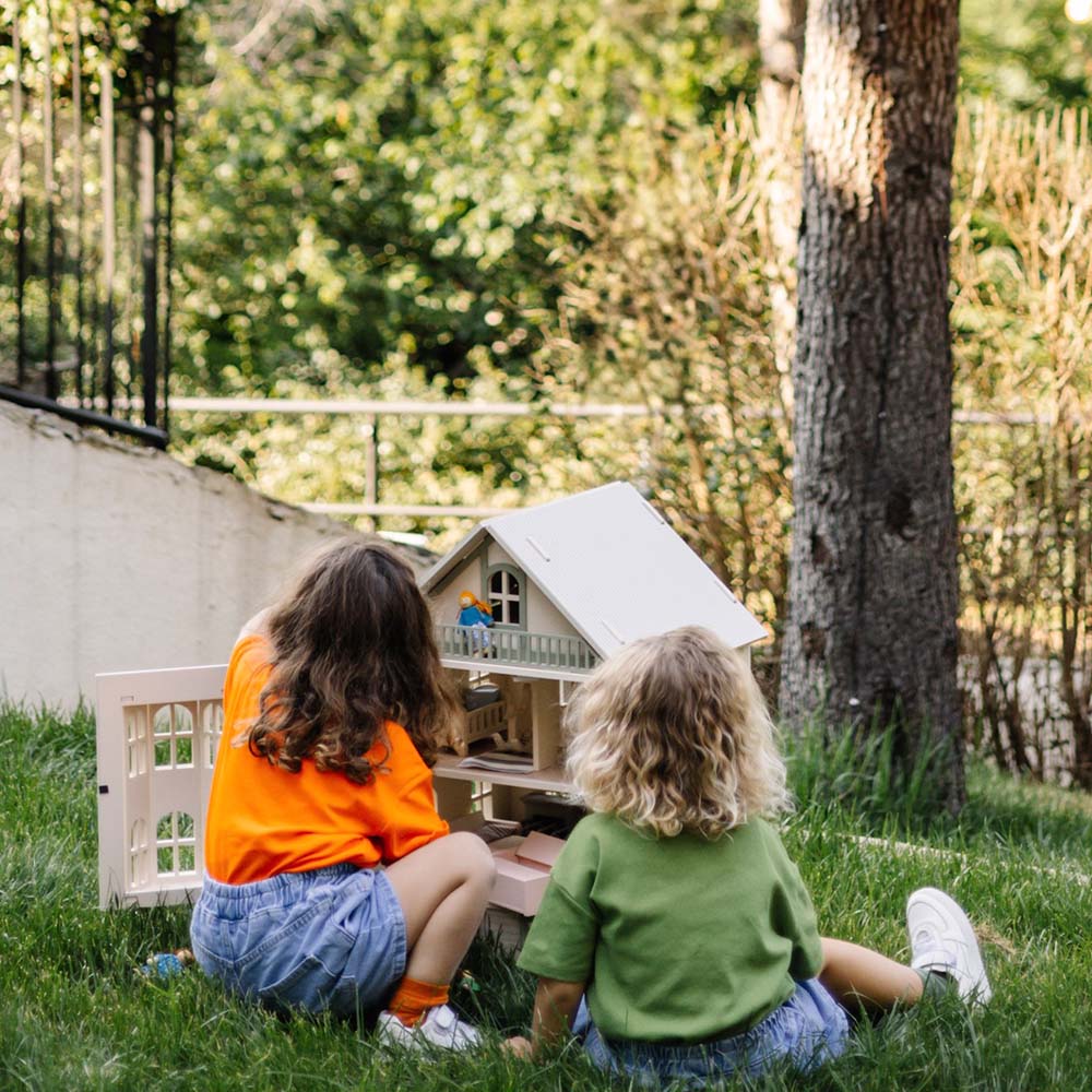 Little_Forest_Animals_House_Of_San_Francisco_Dollhouse_Children_Playing_Outside