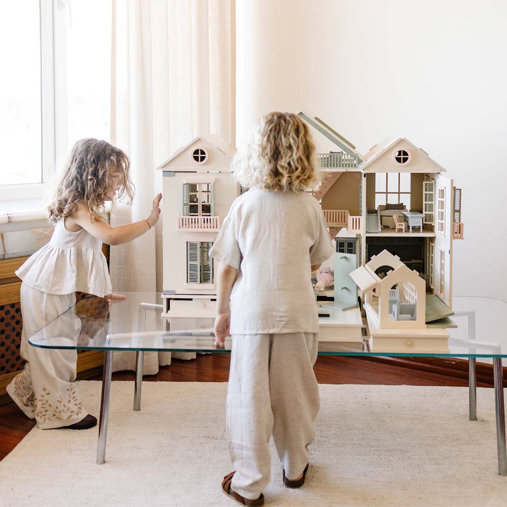 Little_Forest_Animals_House_of_Palm_Beach_Dollhouse_Children_Playing_Inside