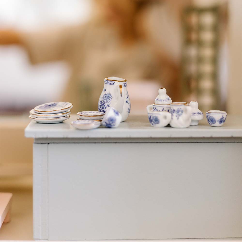 Little_Forest_Animals_House_of_Palm_Beach_Dollhouse_Dishes_Close_Up