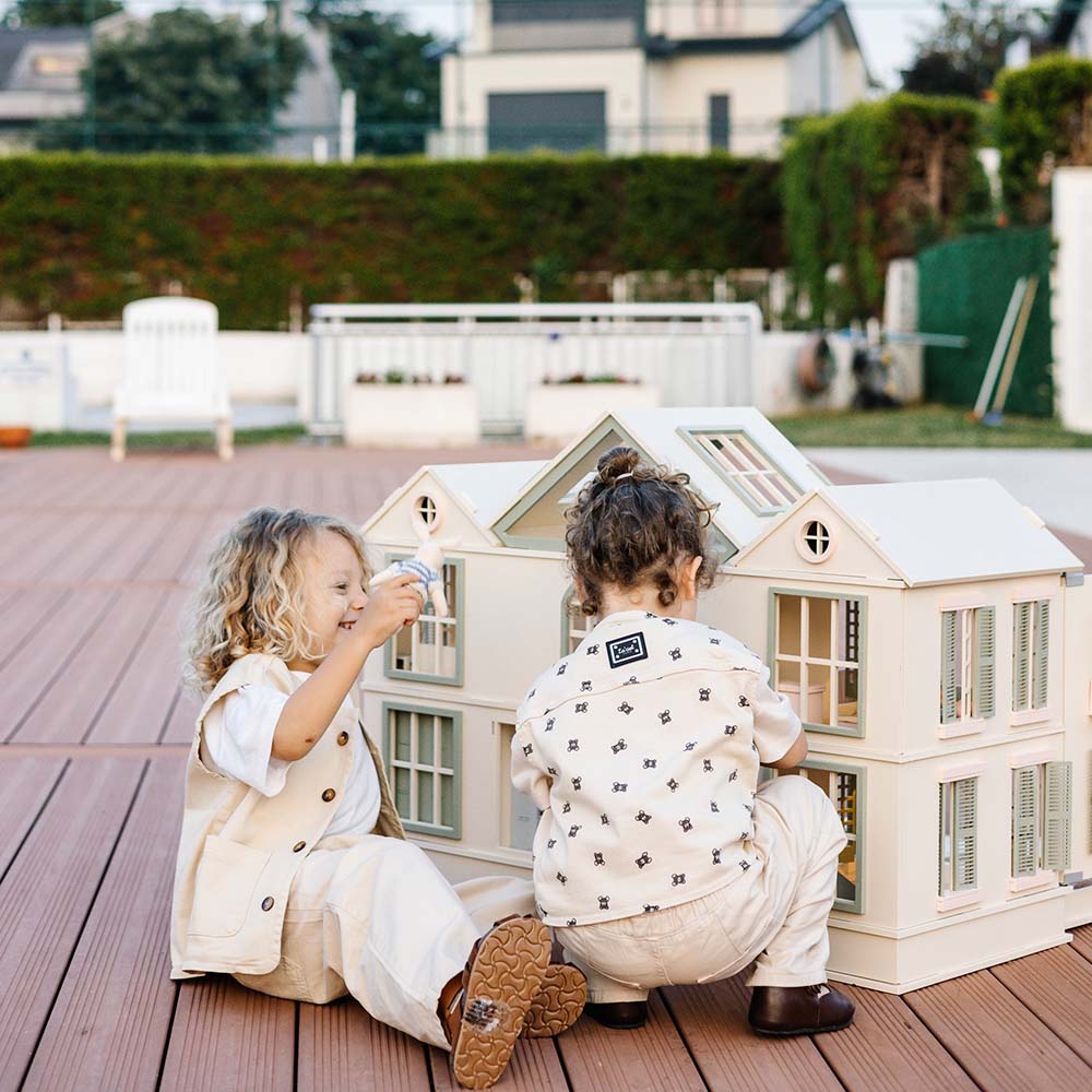 Little_Forest_Animals_House_of_Palm_Beach_Dollhouse_Kids_Playing_Outside