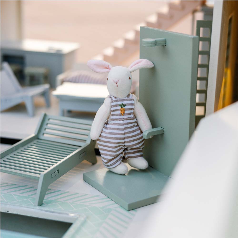 Little_Forest_Animals_House_of_Palm_Beach_Dollhouse_Mouse_Doll_Close_Up