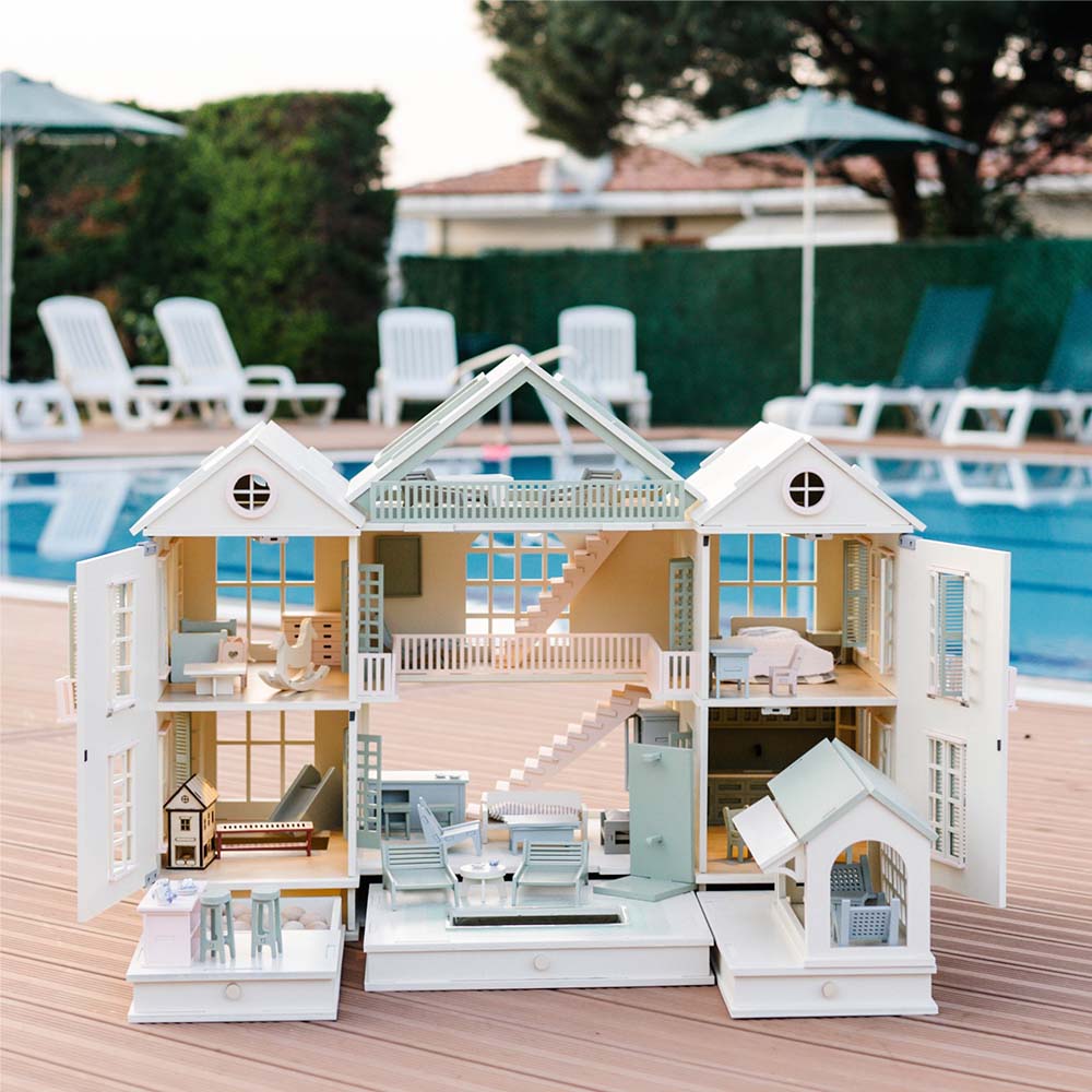 Little_Forest_Animals_House_of_Palm_Beach_Dollhouse_Outside_with_Doors_Open