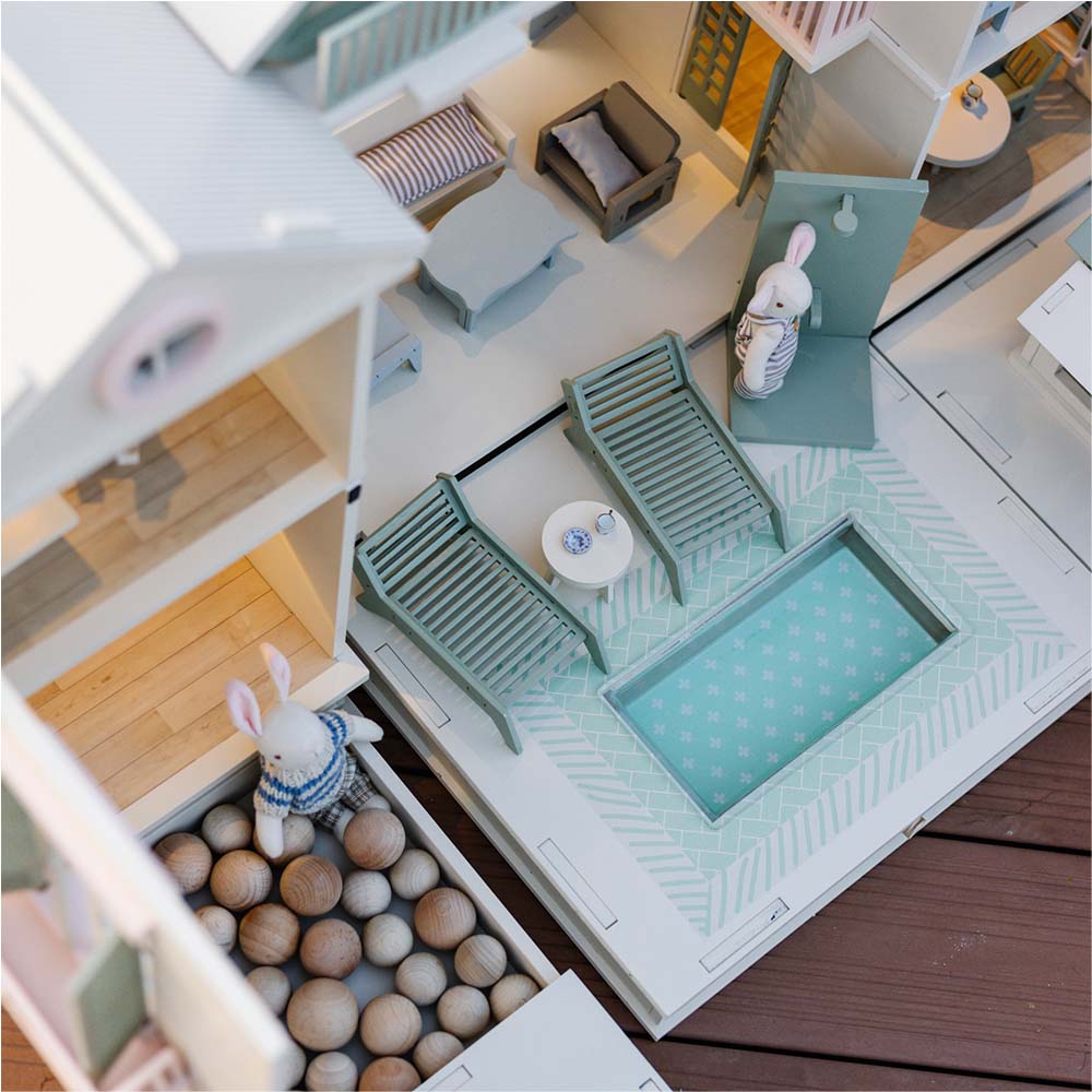 Little_Forest_Animals_House_of_Palm_Beach_Dollhouse_Top_View_Pool_with_Chairs