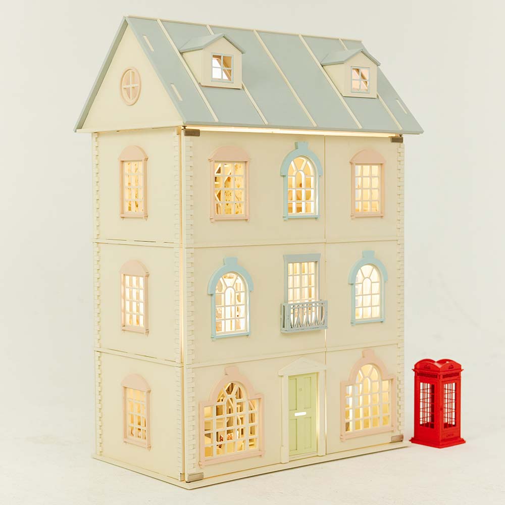 Little_Forest_Animals_London_House_Side_Angle_View