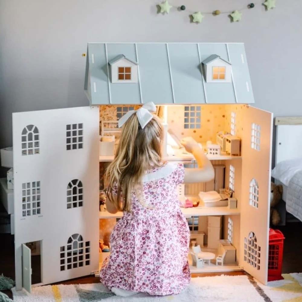 Little_Forest_Animals_London_House_with_Child