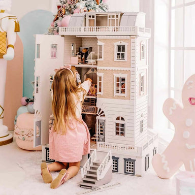 Little_Forest_Animals_NYC_Dollhouse_with_Child_Playing
