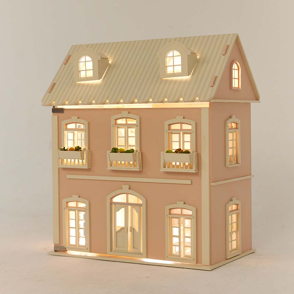 Little_Forest_Animals_Nice_Dollhouse_at_Angle_With_Lights