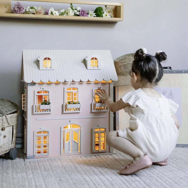 Little_Forest_Animals_Nice_Dollhouse_with_Child_Playing