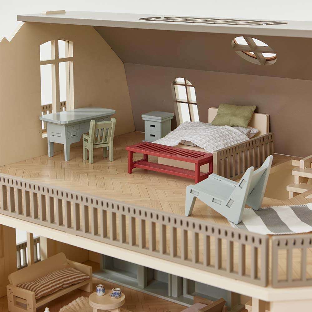 Little_Forest_Animals_Paris_Dollhouse_Top_Bedroom_Close_Up