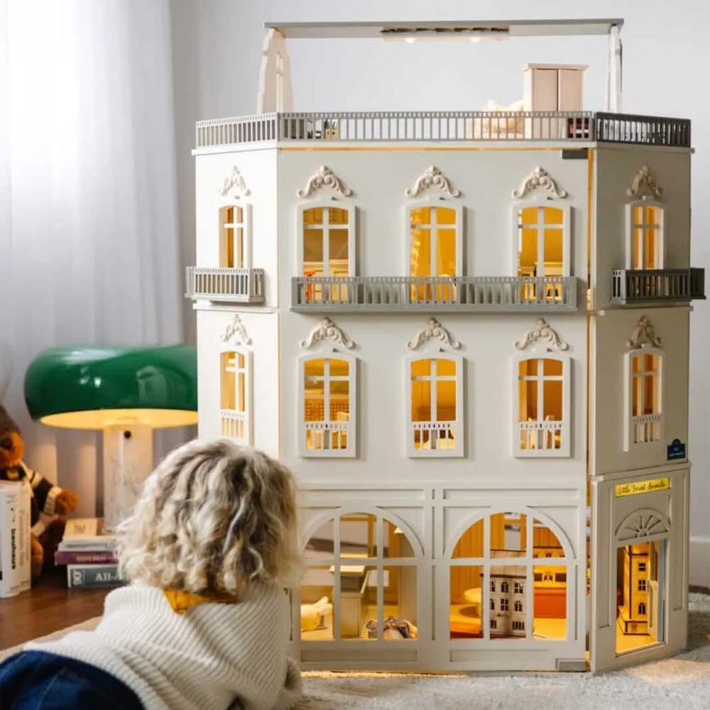 Little_Forest_Animals_Paris_Dollhouse_with_Child