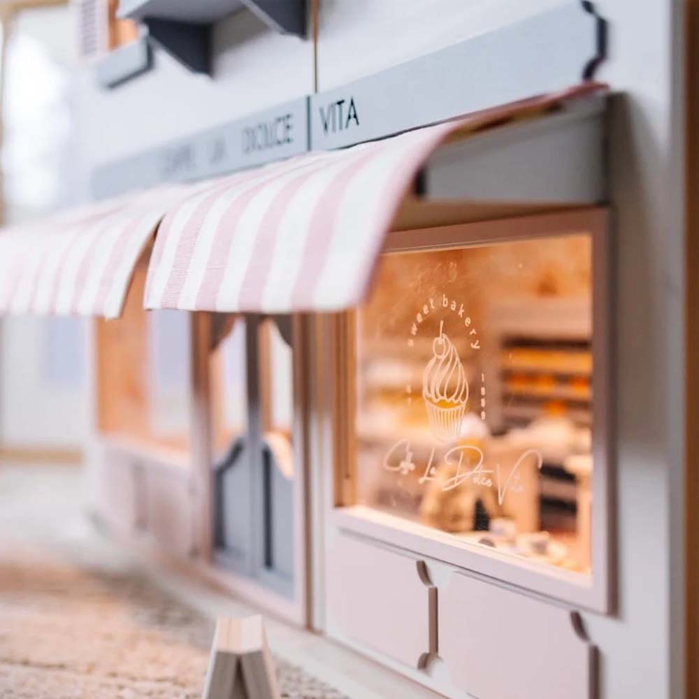 Little_Forest_Animals_Rome_Dollhouse_Window_Close_Up