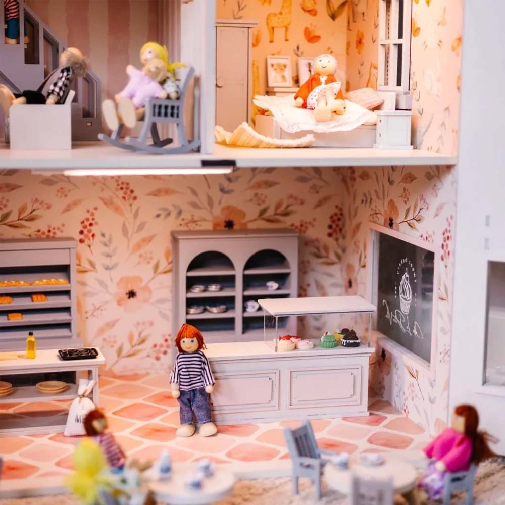 Little_Forest_Animals_Rome_Dollhouse_with_Dolls
