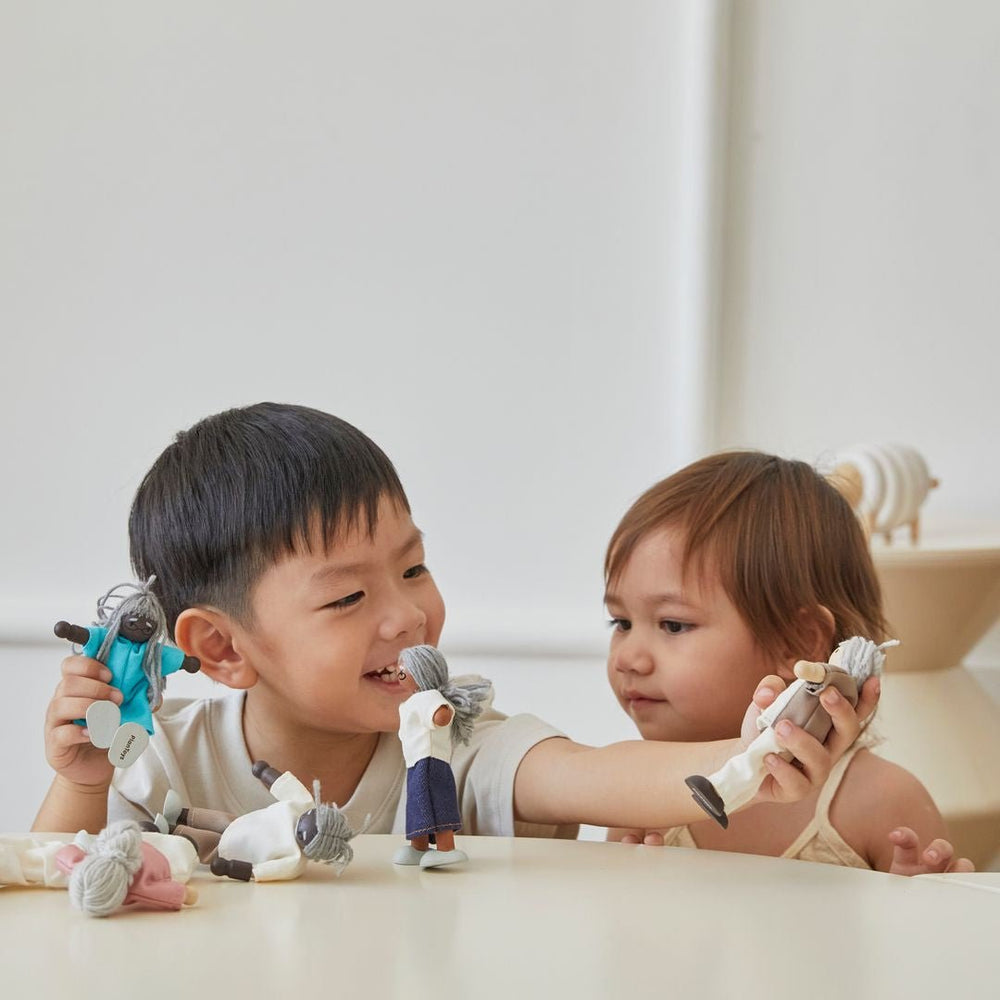 Plan Toys Dollhouse Dolls - Dollhaus