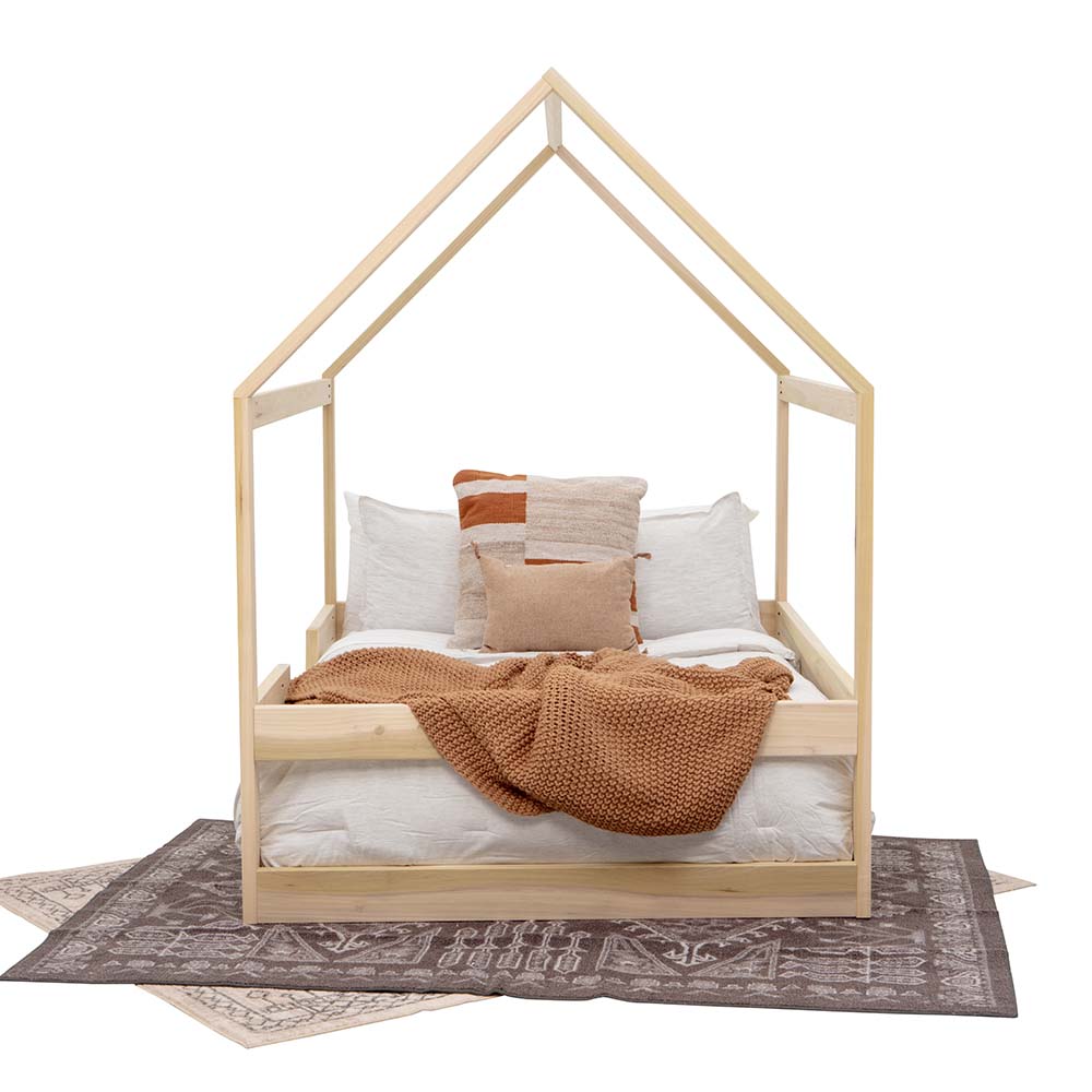 Purveyor_15_Everglades_Bed_Front_View_with_Bedding_Full_Queen
