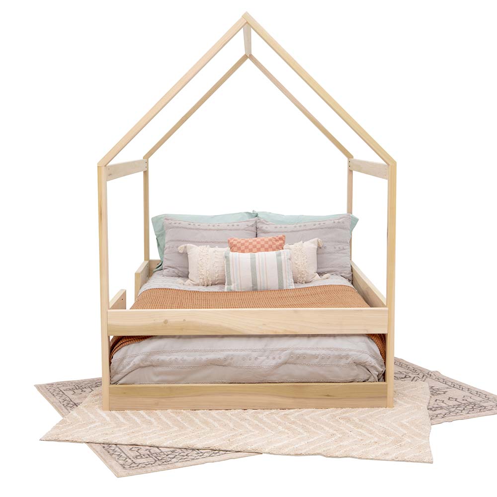 Purveyor_15_Everglades_Bed_Front_View_with_Bedding_Queen_Size