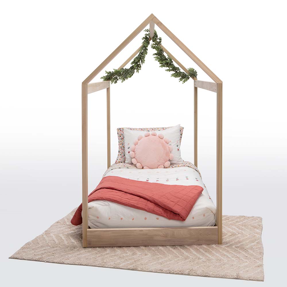 Purveyor_15_Ozarks_House_Bed_Front_View_with_Bedding