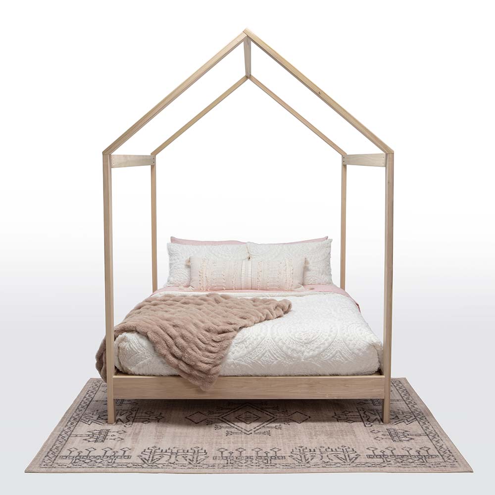 Purveyor_15_Ozarks_House_Bed_Queen_with_Legs_and_Bedding_Front_View
