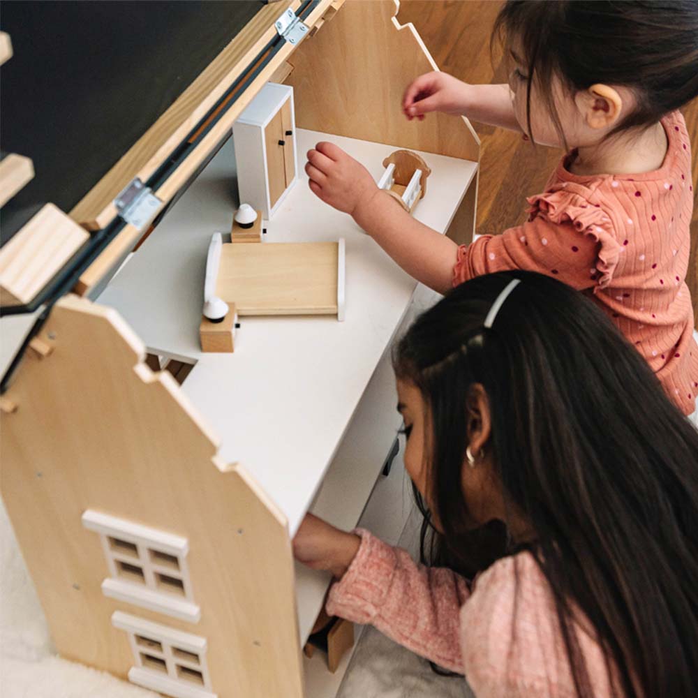 Wonder and Wise Dollhouse kids playing