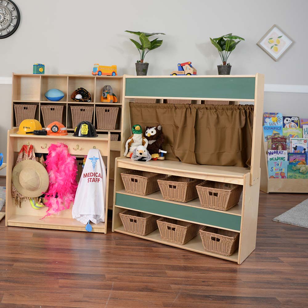 Wood-Designs-Farmers-Market-Stand-with-Basket-in-Classroom